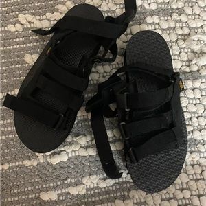 Black platform strap tevas
